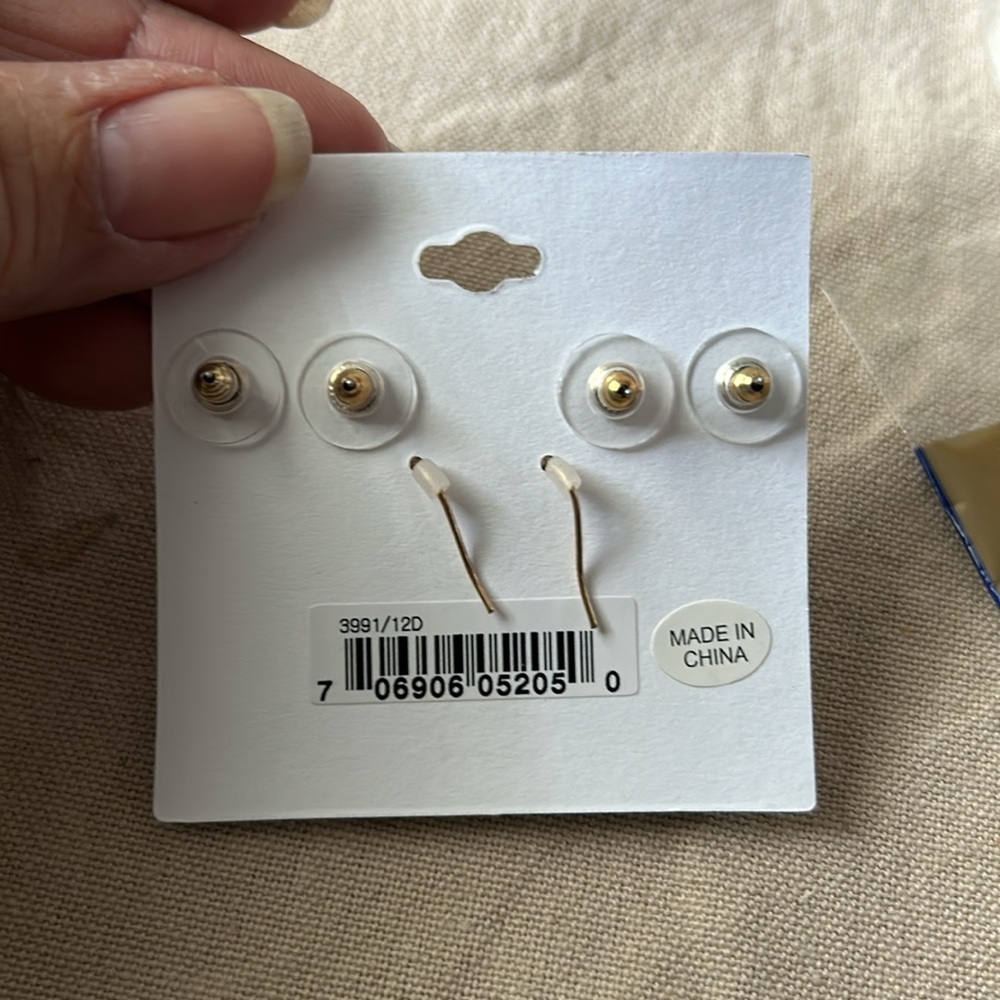 Earring pack. ✂️ - Picture 3 of 3